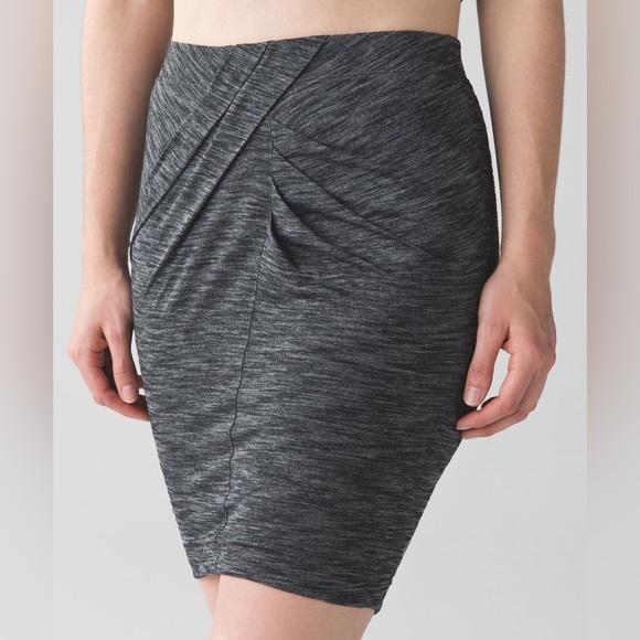 Lululemon - Lightweight Casual Simple Basic Olive Green Yoga Haven Skirt - Picture 1 of 10